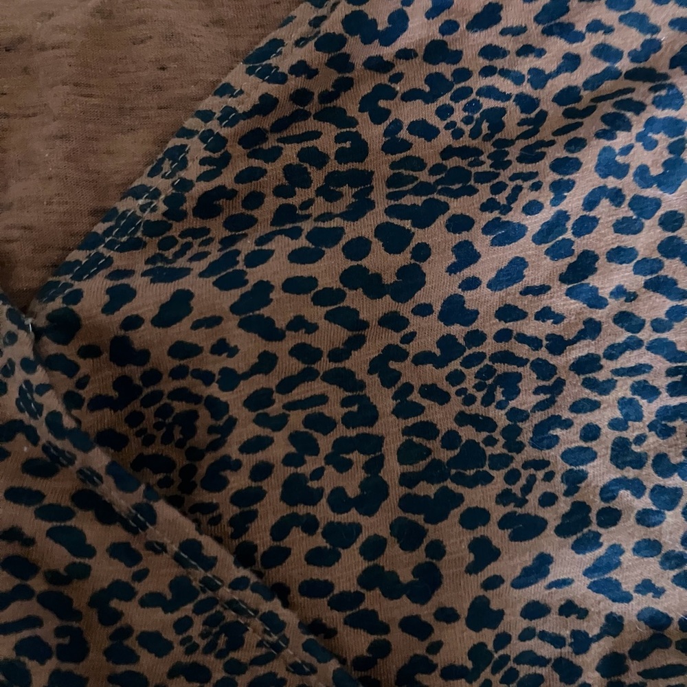 ππ€πLeopard Surplice Topππ€π - Picture 2 of 11